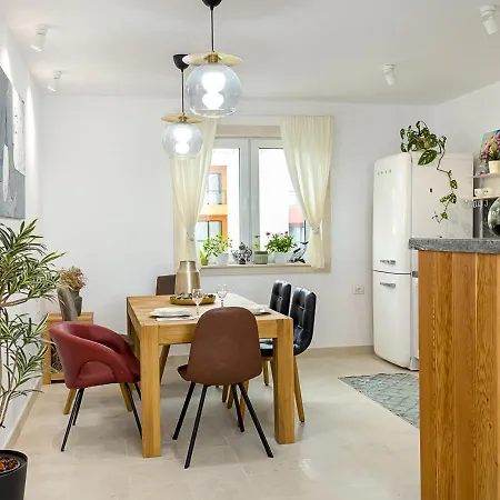 شقة Stylish Flat With Balcony & Views - Briz, By Flat Mаnаger فارنا