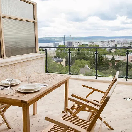 Stylish Flat With Balcony & Views - Briz, By Flat Mаnаger * 바르나