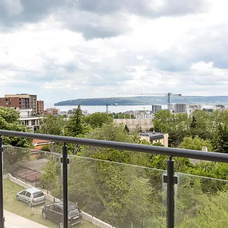 Stylish Flat With Balcony & Views - Briz, By Flat Mаnаger 아파트 *